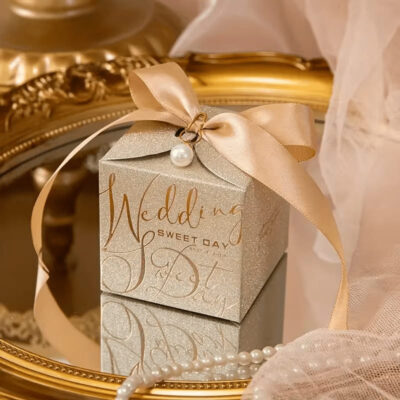 Sparkly and beautiful wedding favor box in gold